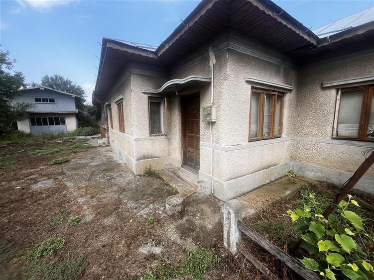 Oportunitate unica  Casa + 2.300 /? teren, deschidere DN1 - 3