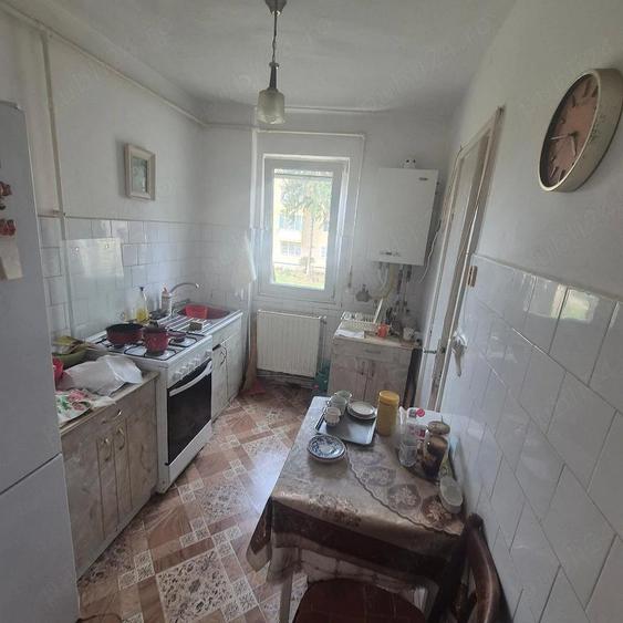 Vand apartament doua camere et.1 Roman - 6