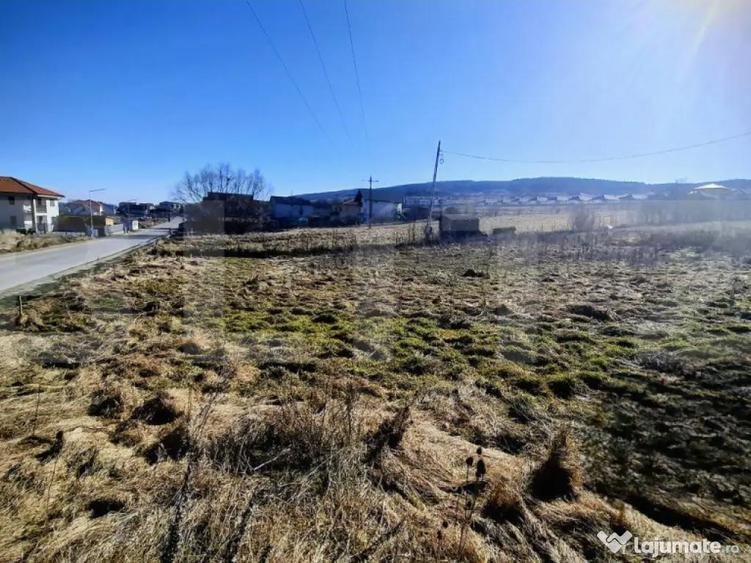 Teren construibil -556 mp situat in Chinteni in zona de ca - 7