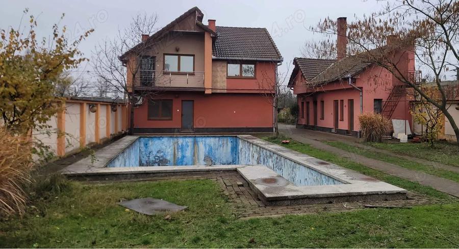 Imobil cu 3 case:C1 -3 nivele;C2-2nivele;C4-1 nivel;C3;C5;Piscina;Foisor - 12