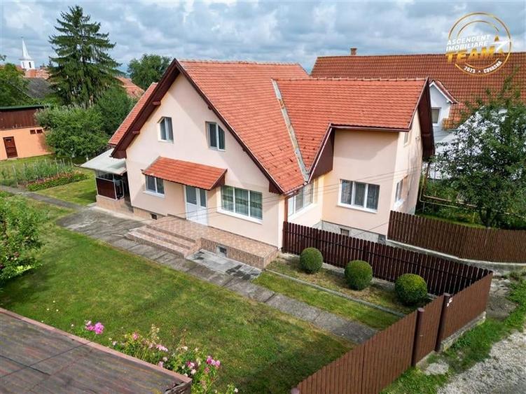 Tur 3D! Resedinta notabila,pe armonios cadru natural,distinse faciliati,Central, - 15