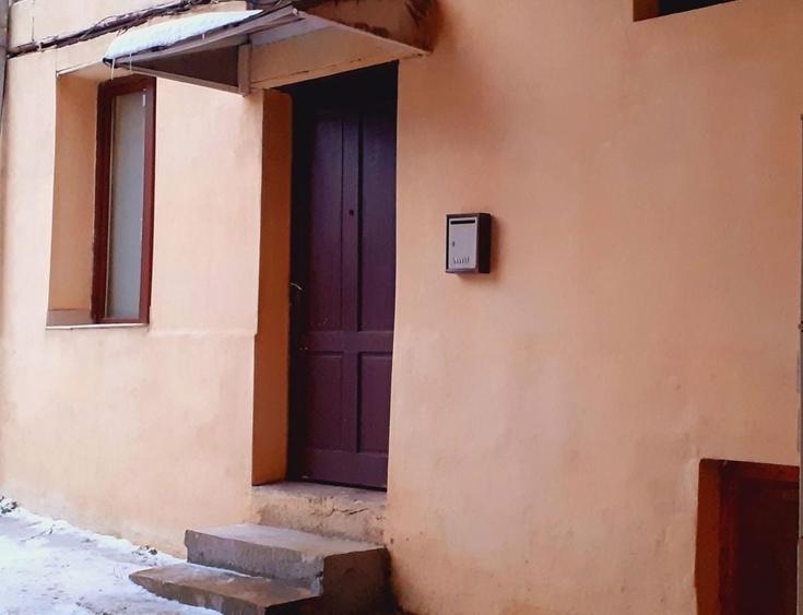 Garsoniera la casa in centrul orasului - 1