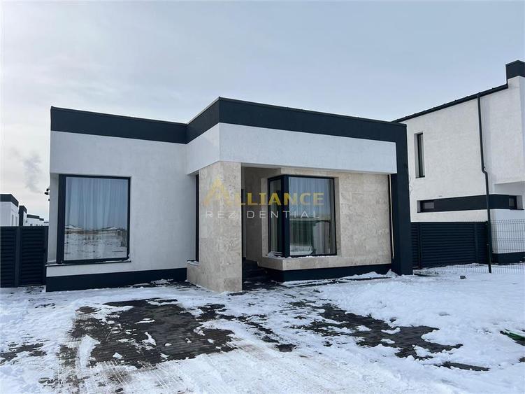 Casa individuala - 4 camere  - 2 bai - in ansamblu rezidential-str asfaltata - 3