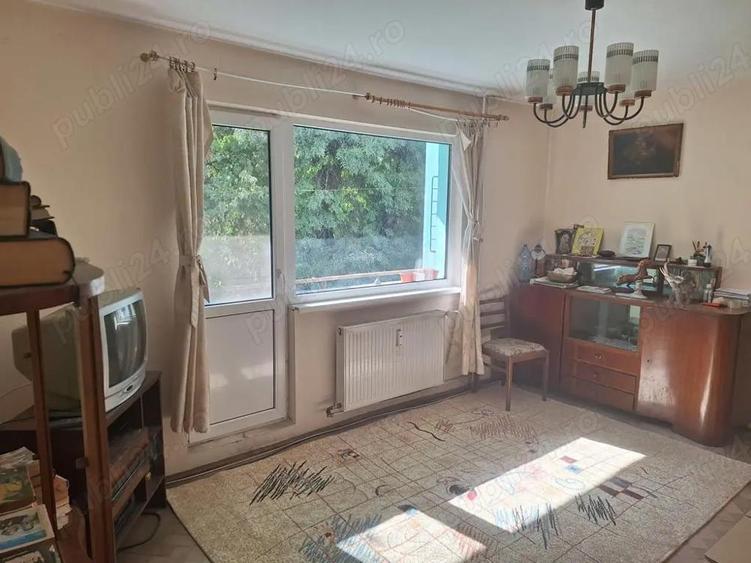 Apartament de vanzare 3 camere etaj 2 din 4 zona Nord Complex Mestesugaresc - 1