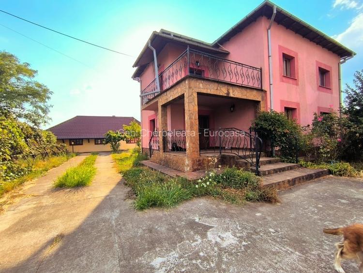 Case Parvu Rosu -Costesti la 13 km de Pitesti Case Parvu Rosu -Costesti la 13 km de Pitesti