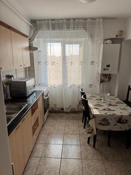 Se închiriază apartament 3 camere  - 14
