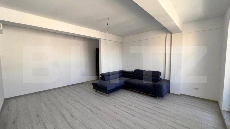 Apartament de 2 camere, 60 mp, cu loc de parcare, zona centrala, km 0 - 12