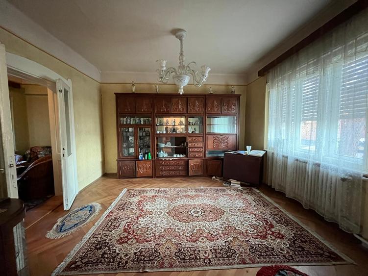 Casă cu 5 camere, acces auto, gaz, central, Salonta, Bihor. - 1