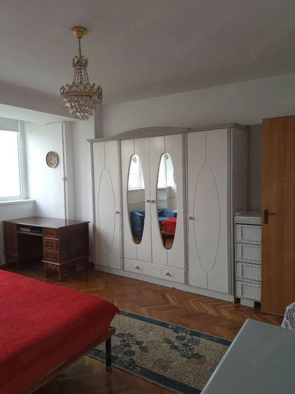 Apartament cu 3 camere decomandat în Libertății