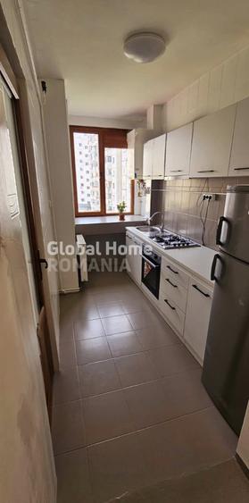 Apartament cu 4 camere semidecomandat, mobilat în P-ța Muncii