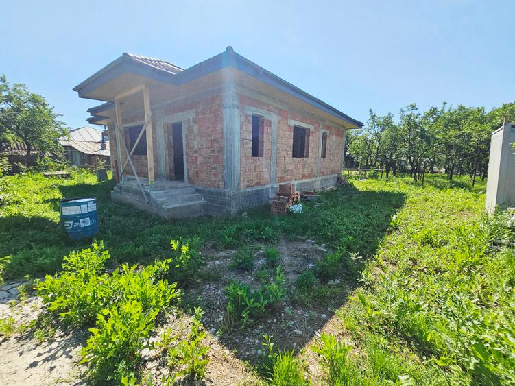 Casă la roșu cu 4 camere, 122 mp utili, teren 465 mp – Băicoi - 1