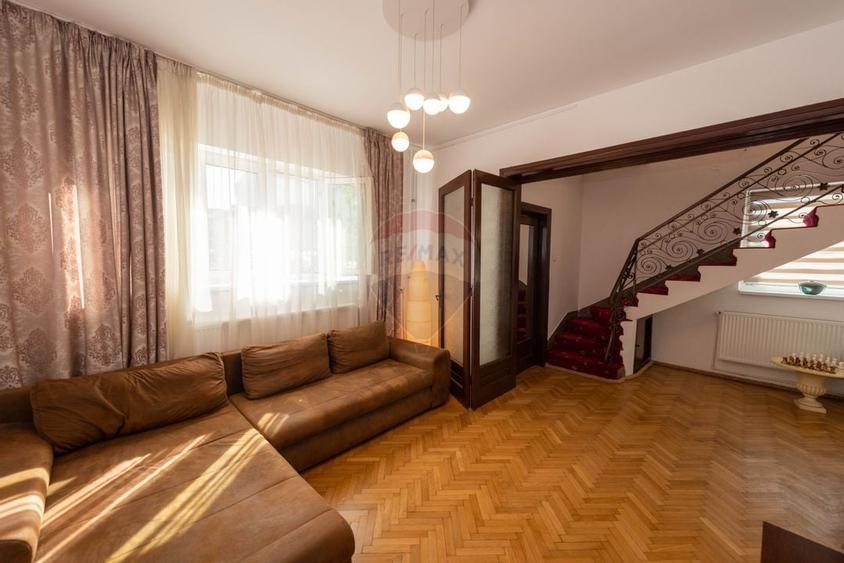 Casa / Vila cu 3 camere de inchiriat strada Pargarilor Stefan cel Mare - 1