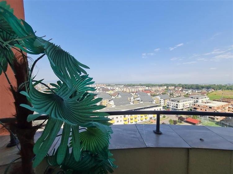 In spectacol structural, vedere deschisa, elegant mobilat si echipat, Tractorul, - 2