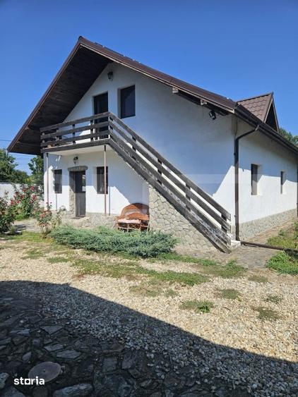 Casă cu 4 camere cu Teren 4435 Mp în Costești