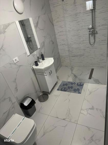 Casa semideckata cu 9 camere, in oras - 6