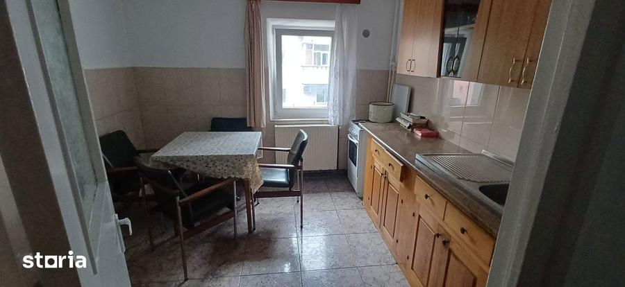Apartament cu 4 camere decomandat în Orașul Vechi