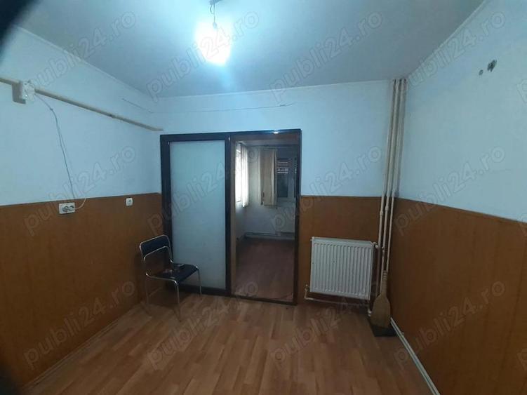 Vanzare Apart. 2 camere cf.1 decomandat, supr. utila de 49.mp. + balc. de 16.mp. zona Calarasi 4 - 6