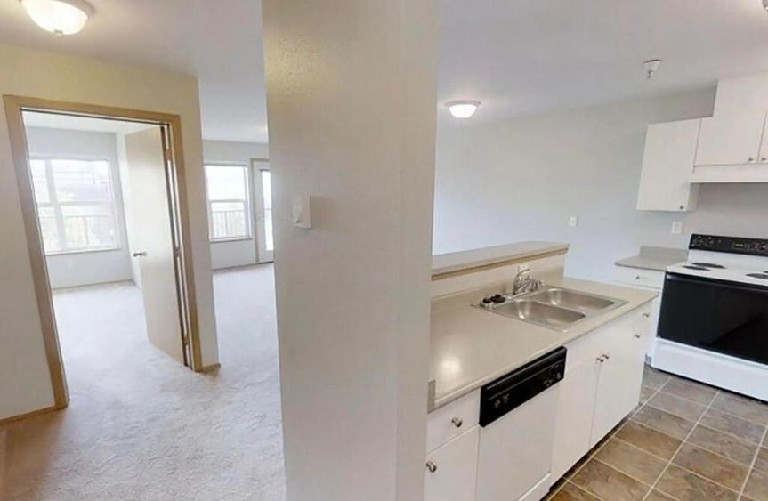 Apartament 3 camere, decomandat - zona Tractorul - 4