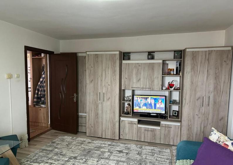 Apartament 2 camere etaj 4 , zona Independentei - 5