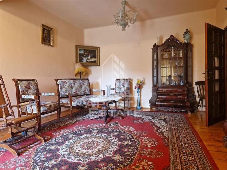 Casa familiala cu spatiu comercial si garaj P+1E+M 720 Mp - 5