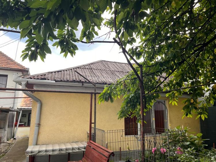 Casa de vanzaere in cartier Iris zona Auchan