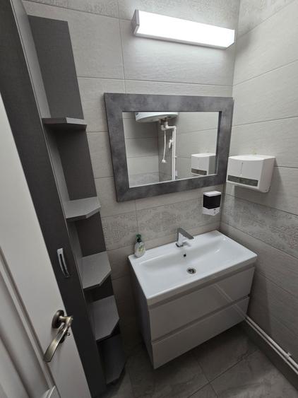 Salon de infrumusetare complet utilat zona centrala - 4