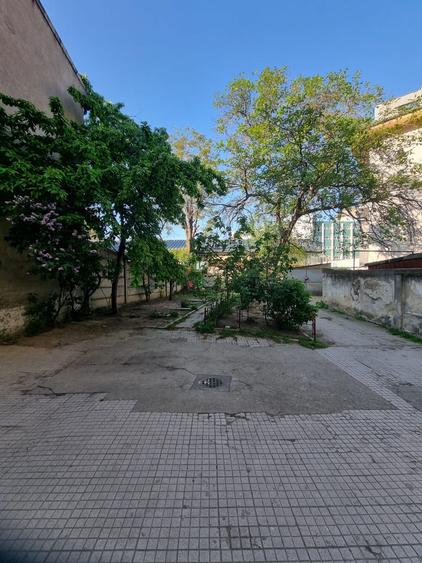 Dacia - 3 Camere - Garaj - Curte - 33