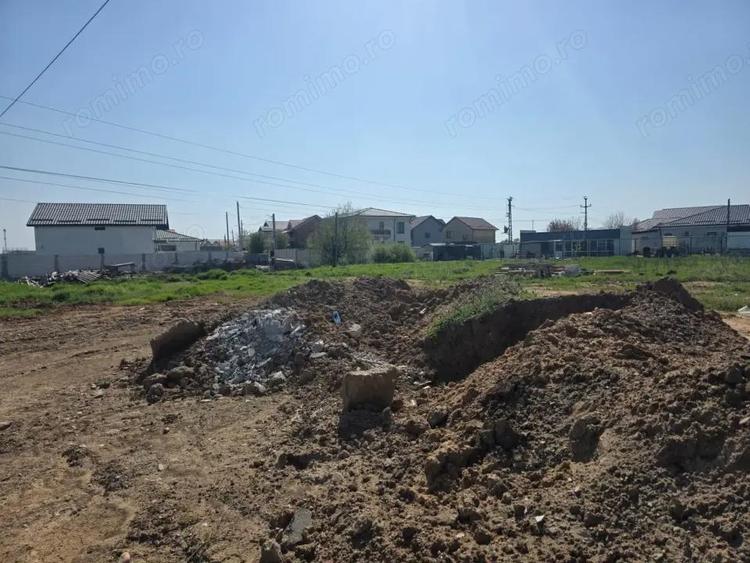 Casa pe parter 130 mp construiti, 400 mp curte zona Metro - 5