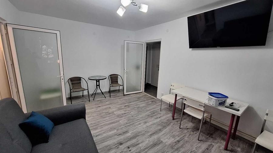 Apartament cu 2 camere decomandat în Calea București