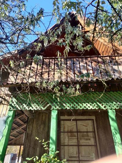 Vand casa de vacanta de 70 mp pe un teren de 1572 mp in Campul Cetatii la intrare in sat,langa sosea Vand casa de vacanta de 70 mp pe un teren de 1572 mp in Campul Cetatii la intrare in sat,langa sosea