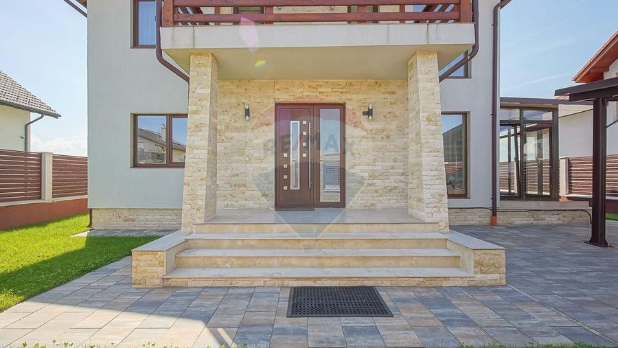 Casă individuală cu 5 camere cu Teren 630 Mp în Hărman