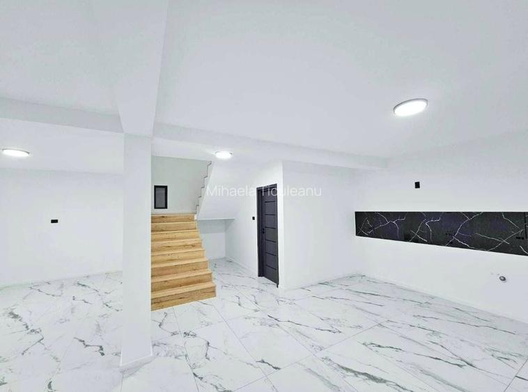 Vindem vila in Navodari zona de case