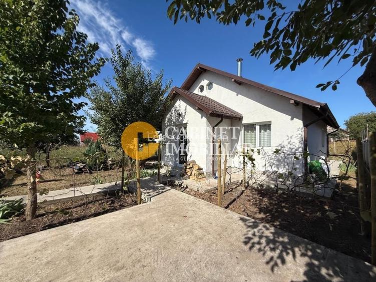 Aroneanu - Casa la asfalt - 420mp teren - 3 camere - Canalizare