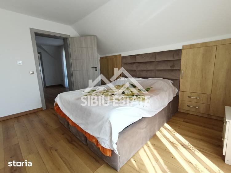 Casă cu 6 camere cu Teren 670 Mp în Roșia