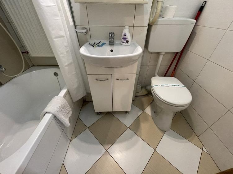 Apt. 2 camere mobilate, et.4, Calea Victoriei, bloc solid, vedere Palatul Regal - 18