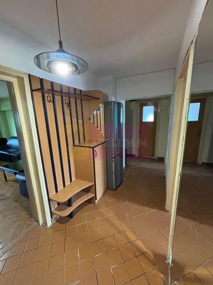 Apartament cu 3 camere decomandat, mobilat în Decebal