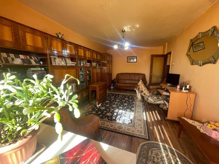 Apartament de vanzare cu 3 camere, 2 bai zona Pacurari- Lukoil, Iasi - 1