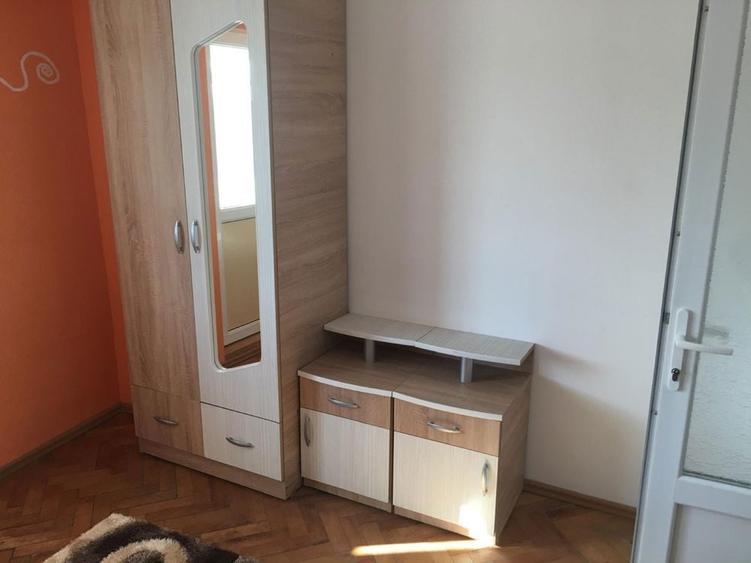 Inchiriez apartament trei camere et 3 zona cinema Barlad linga Fix - 6