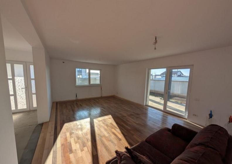 Casa Spa?ioasa cu 7 Camere, 242 mp Utili ?i 600 mp Teren - 9