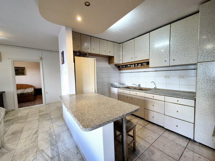 Constanta - Central - Str Traian - apartament 2 camere decomandat - 4