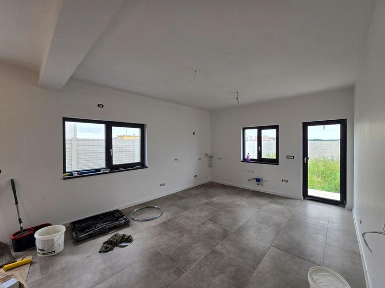 1/2 Duplex pe parter,predare la cheie  , 3 dormitoare, Zona Metro 2, Comision 0% - 3