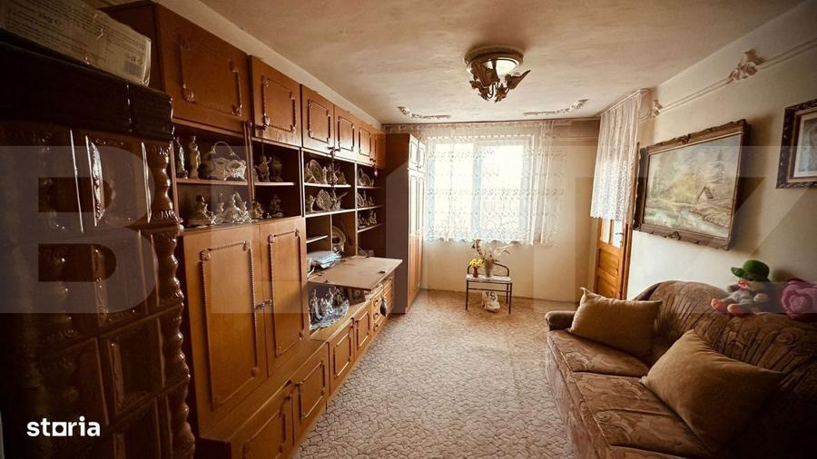 Apartament cu 3 camere si balcon, decoamandat, spatios si calduros in - 1