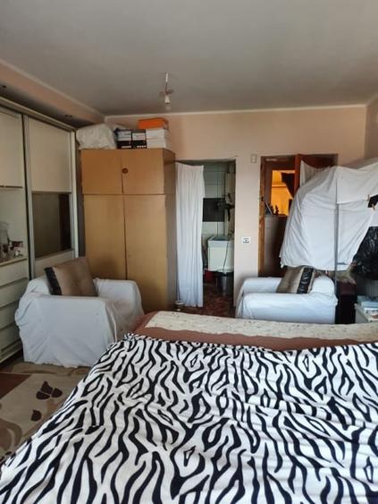 Casă cu 5 camere decomandat cu Canalizare în Central