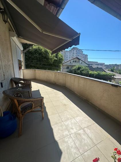 Casă cu 9 camere cu Canalizare în Dacia