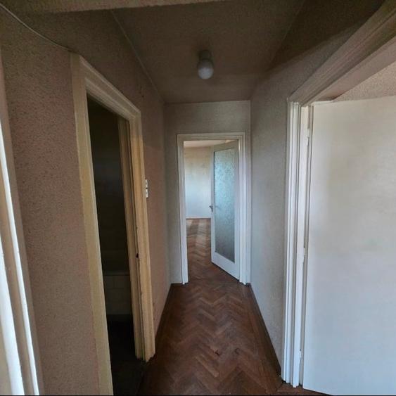 Apartament cu 3 camere decomandat în Barbu Văcărescu