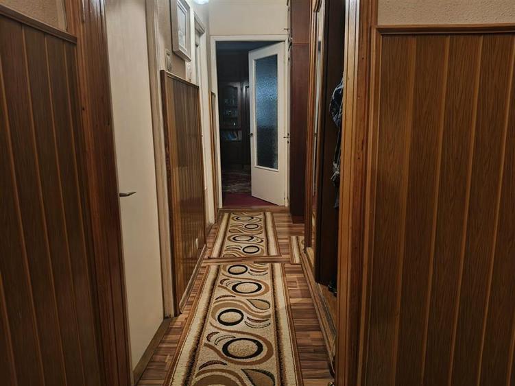 Apartament cu 4 camere decomandat în Buzaului