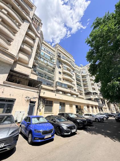 Apartament cu 4 camere decomandat în P-ța Unirii