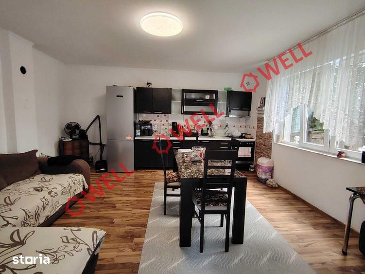 Casă cu 8 camere cu Teren 1130 Mp în Moacșa