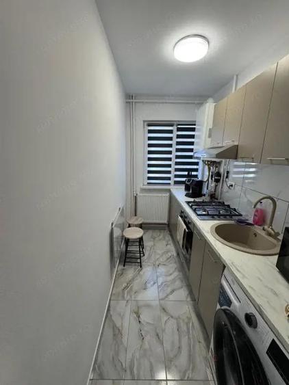 Apartament cu 2 camere semidecomandat în Craiovița Nouă