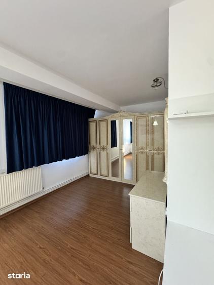 Apartament cu 3 camere în Micro 3